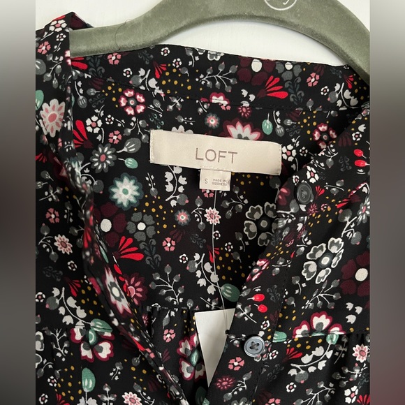 NWT LOFT Floral Blouse - Small - Picture 2 of 5